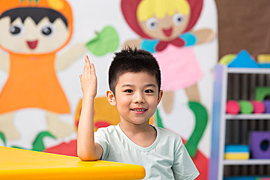 数学课代表趴着让我桶免费：校园互助传奇：诚信课代表桶水奇遇记