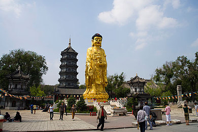 亚洲一卡一卡二新区无人区：探险未知，宝藏待寻：揭秘《一卡二区秘境奇遇-1