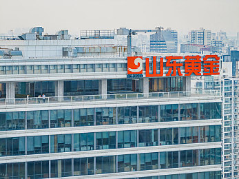亚洲成熟女性毛茸茸：“毛茸茸新风尚，女性自信新时代：社会变迁下的审美探索与性别歧视反思”-3