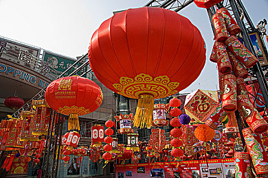 抖音风反差婊弹力摇的视频：抖音潮玩新风向，弹力摇攻略带你跃升游戏达人-4