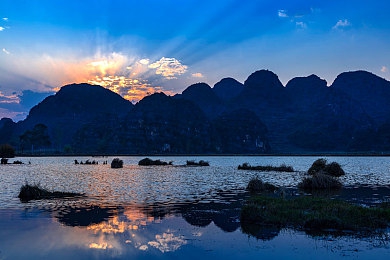 结成和悠亚的巅峰之作是哪些：游戏奇境之旅，结成悠亚巅峰杰作再现光辉