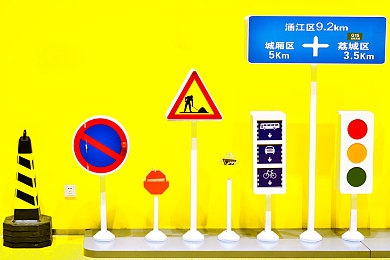 一个上面吃一个下面舔：《吞噬之巅》独特策略挑战：揭秘生存吞噬霸主养成之路-3